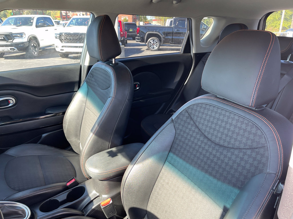 Used 2017 Kia Soul ! FWD image 13