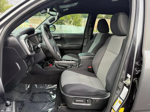 Used 2020 Toyota Tacoma TRD Sport w/ Technology Package AWD/4WD image 14