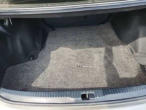 Used 2017 Lexus IS 300 AWD image 8