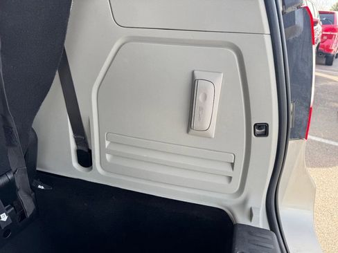 Used 2014 Chrysler Town & Country Touring-L w/ Driver Convenience Group image 47