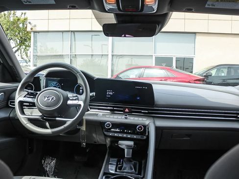 Certified 2023 Hyundai Elantra SEL w/ Convenience Package image 16