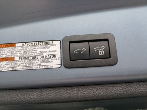 Used 2023 Toyota Corolla Cross XLE w/ Convenience Package FWD image 14