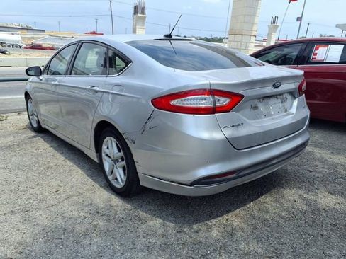 Used 2016 Ford Fusion SE FWD image 3
