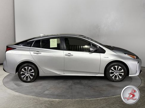 Used 2020 Toyota Prius LE image 8