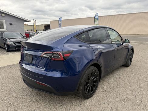 Used 2023 Tesla Model Y Long Range AWD/4WD image 4