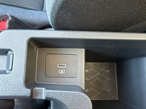 Used 2025 Nissan Versa SV image 31