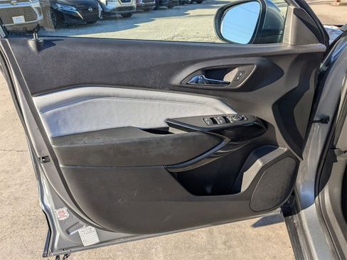 Used 2025 Chevrolet Trax LT w/ LT Convenience Package image 11