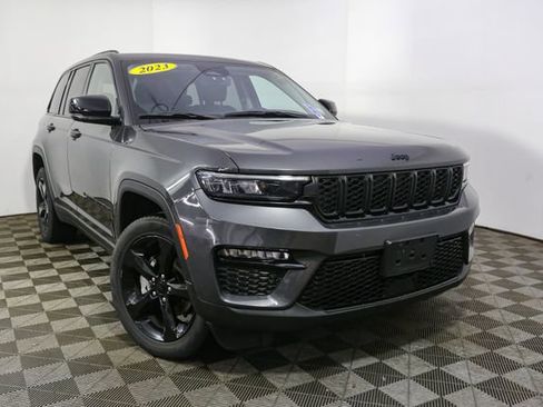 Used 2023 Jeep Grand Cherokee Limited w/ Black Appearance Package AWD/4WD image 3