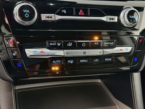 Used 2024 Ford Explorer Limited image 24