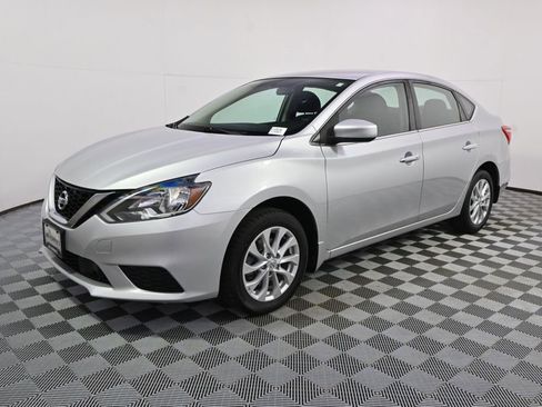 Used 2019 Nissan Sentra SV image 2