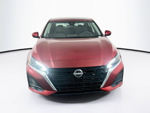 Used 2023 Nissan Altima 2.5 SV FWD image 2