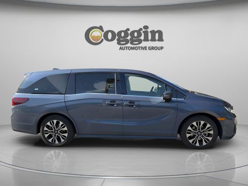 Used 2025 Honda Odyssey Elite image 7