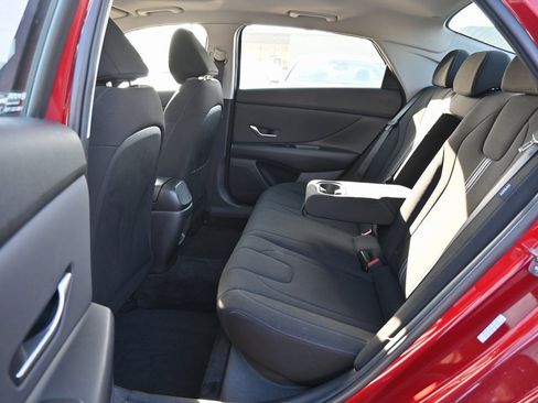 Used 2024 Hyundai Elantra SEL w/ Convenience Package image 12