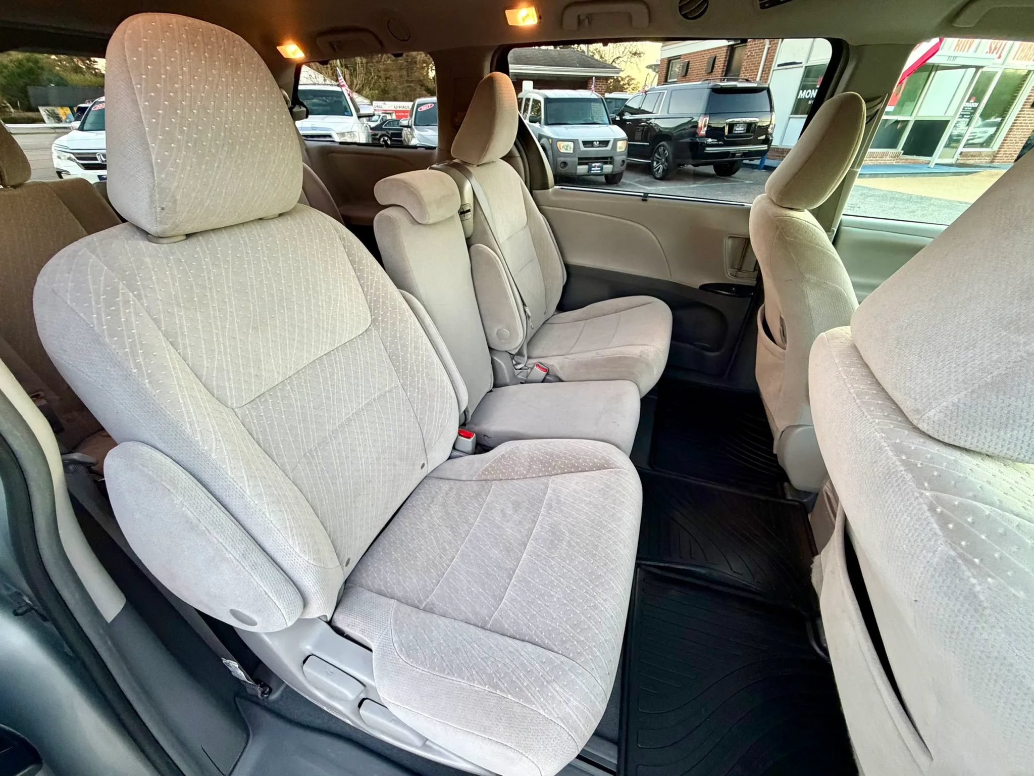 Used 2019 Toyota Sienna LE FWD image 11