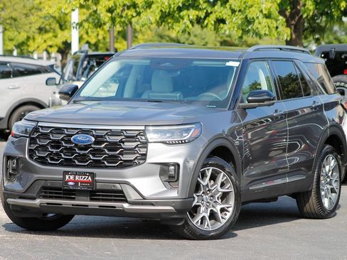 Used 2025 Ford Explorer Platinum w/ Ultimate Package AWD/4WD image 12