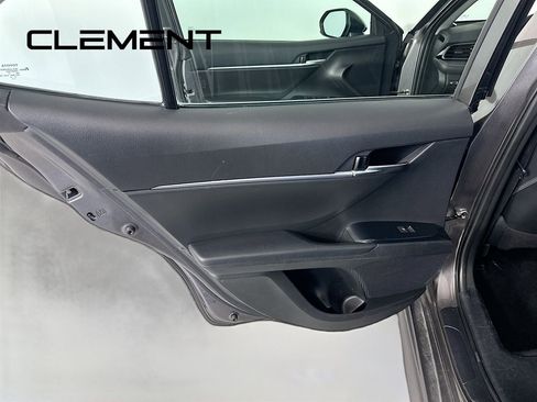 Used 2020 Toyota Camry SE image 29