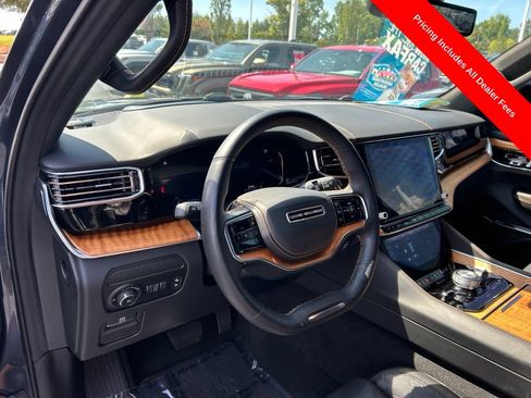 Used 2024 Jeep Grand Wagoneer Series III AWD/4WD image 3