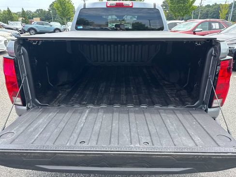 Used 2024 Chevrolet Colorado W/T RWD image 18