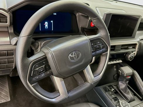 Used 2025 Toyota Tacoma TRD Off-Road image 18