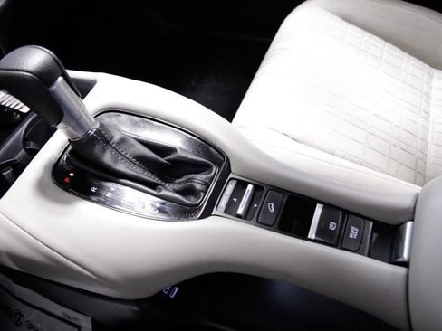 Certified 2024 Honda HR-V LX image 28