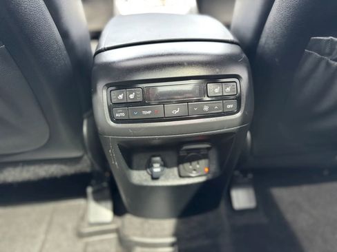 Used 2022 Hyundai Palisade Limited w/ Winter Package image 20