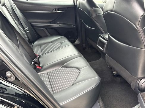 Used 2024 Toyota Camry SE image 9