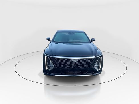 Used 2024 Cadillac Lyriq Luxury AWD/4WD image 3