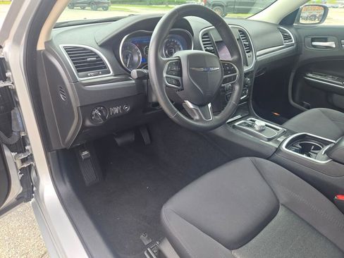 Used 2021 Chrysler 300 Touring w/ Chrome Appearance Package RWD image 20