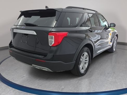 Used 2024 Ford Explorer XLT w/ Equipment Group 202A RWD image 5
