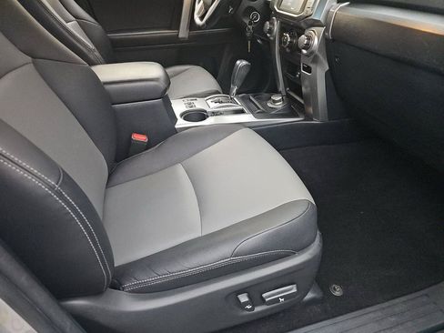Used 2016 Toyota 4Runner SR5 Premium AWD/4WD image 17