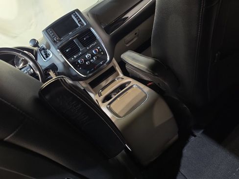 Used 2018 Dodge Grand Caravan SXT FWD image 21