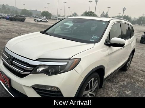 Used 2017 Honda Pilot Touring image 1