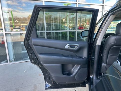 Used 2016 Nissan Pathfinder Platinum image 20