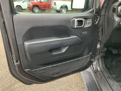 Used 2020 Jeep Wrangler Unlimited Sahara image 24