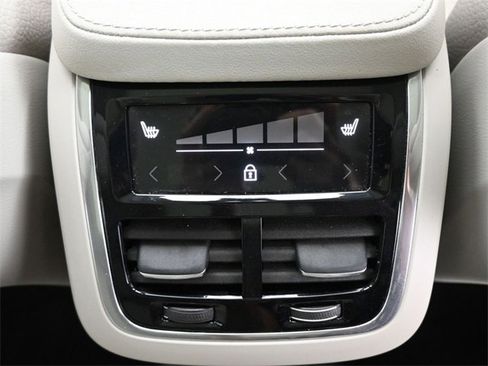 Used 2023 Volvo XC90 T8 Plus image 35