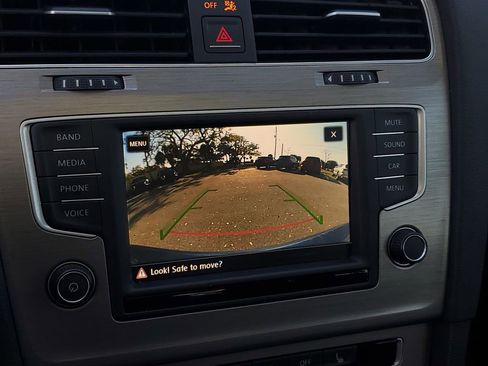 Used 2017 Volkswagen Golf S image 24