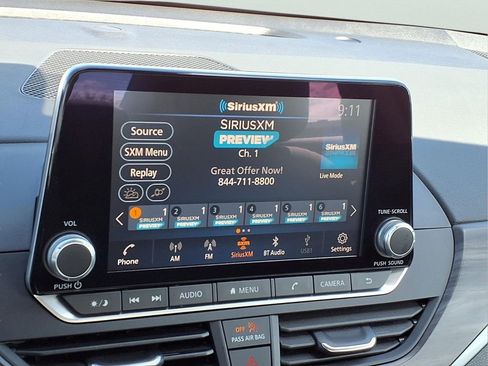 Used 2025 Nissan Altima 2.5 SV image 10