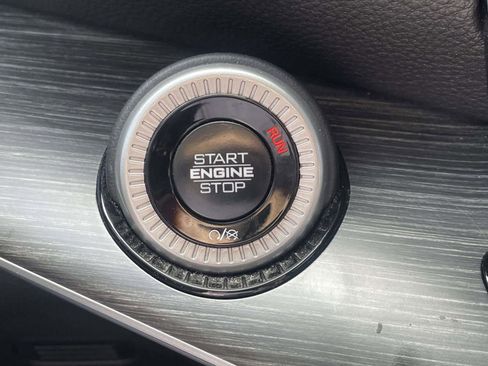 Used 2024 Jeep Wagoneer Series II w/ Flexible Seating Group image 18