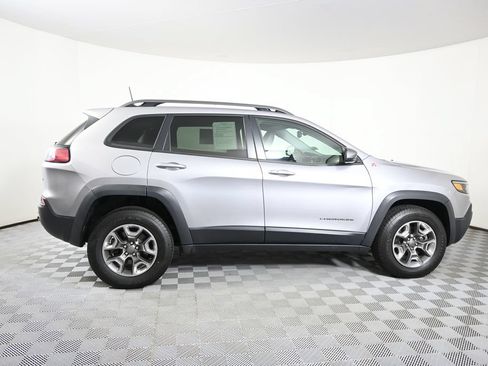 Used 2019 Jeep Cherokee Trailhawk w/ Cold Weather Group AWD/4WD image 7
