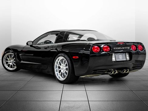 Used 2002 Chevrolet Corvette Coupe w/ Preferred Equipment Group2 RWD image 10