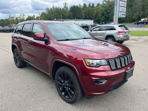 Used 2020 Jeep Grand Cherokee Altitude AWD/4WD image 3