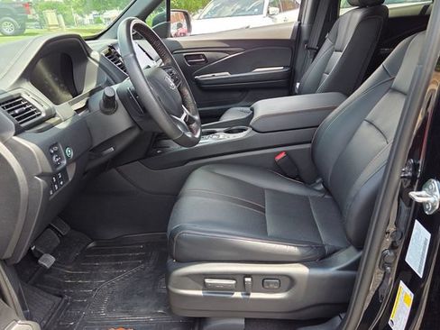 Used 2025 Honda Ridgeline TrailSport image 6