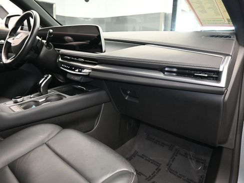 Used 2024 Cadillac XT4 Premium Luxury image 44