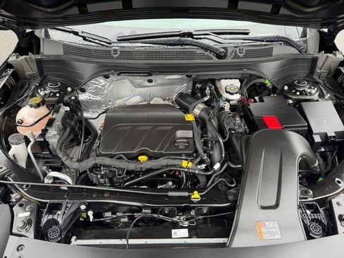 Used 2025 Chevrolet Trax LS image 33