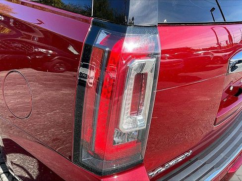 Used 2019 GMC Yukon Denali w/ Denali Ultimate Package image 32