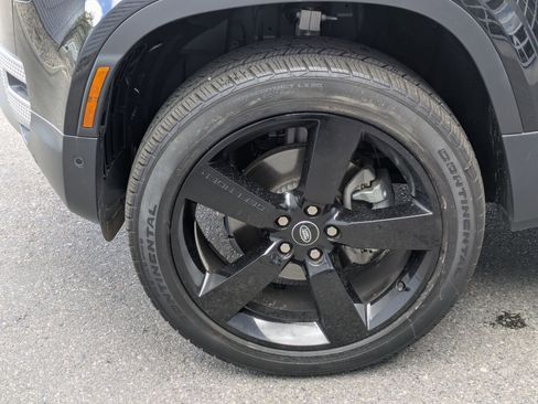 Used 2025 Land Rover Defender 110 S image 13