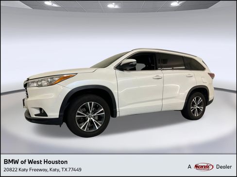 Used 2016 Toyota Highlander XLE image 1