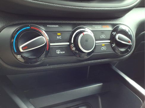 Used 2024 Kia Soul LX w/ Option Group 015 FWD image 17