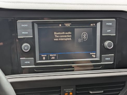 Used 2022 Volkswagen Jetta SE w/ Panoramic Sunroof Package FWD image 28
