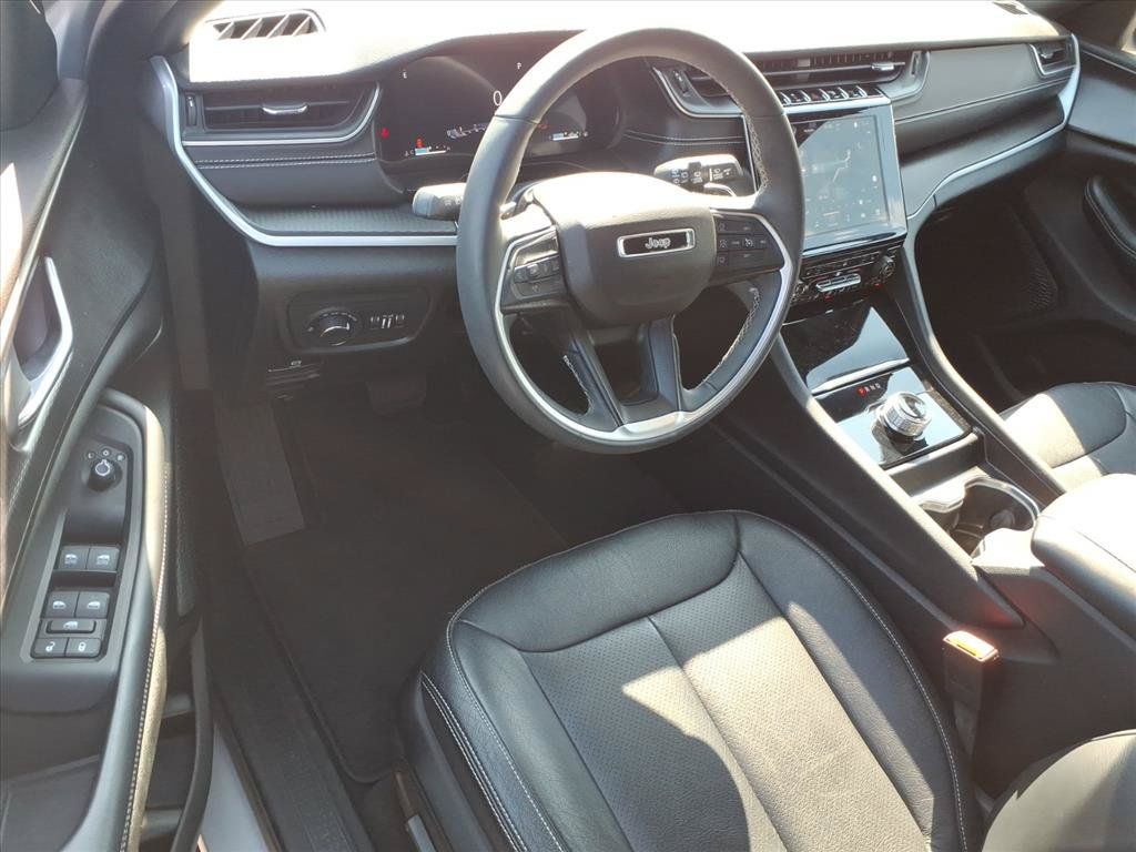 Used 2024 Jeep Grand Cherokee Laredo X w/ Luxury Tech Group I AWD/4WD image 19